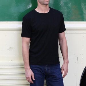 Gustin Organic Cotton Short Sleeve Crew Tee Shirt in Black, Men’s size Medium